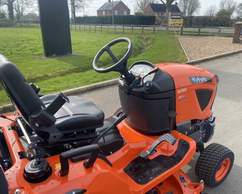 KUBOTA G261 LD RIDE ON MOWER