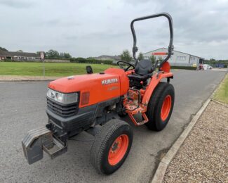 KUBOTA L3200 COMPACT TRACTOR (2007)