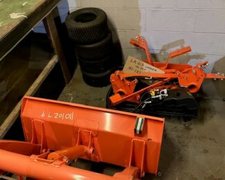 KUBOTA LA213 LOADER