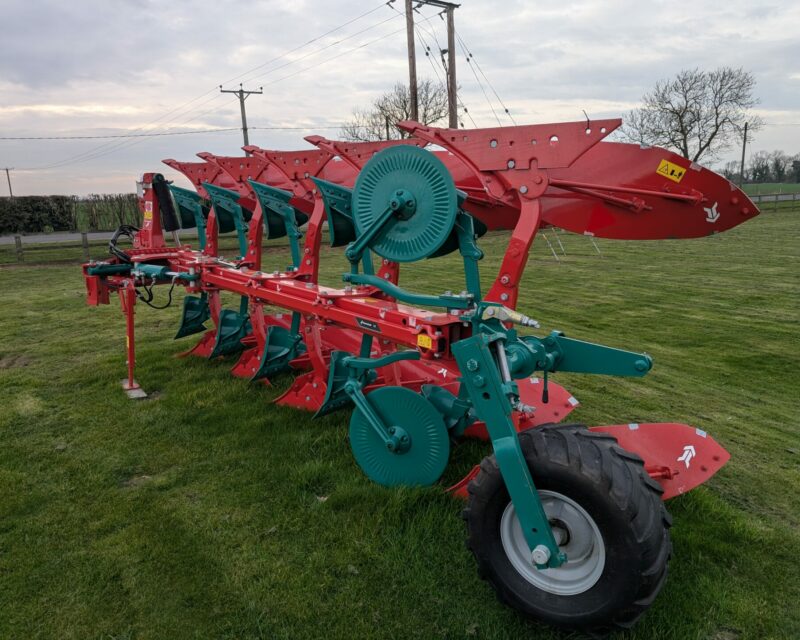 KVERNELAND PLOUGHS FOR HIRE